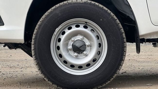 Новый Toyota Hilux VIII Рестайлинг, 2.4 л, 2024 в Дубае от Falcons GT Motors FZCO Белый цвет. Европейская | AUTO.AE