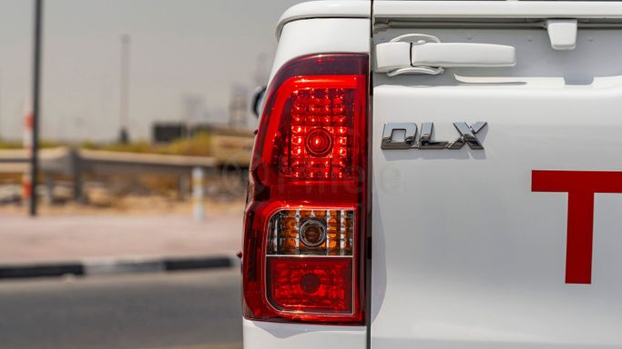 Новый Toyota Hilux VIII Рестайлинг, 2.4 л, 2025 в Дубае от Milele Белый цвет. Other | AUTO.AE