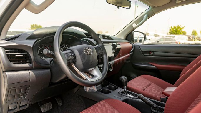 Новый Toyota Hilux VIII Рестайлинг, 2.4 л, 2025 в Дубае от Milele Белый цвет. Other | AUTO.AE