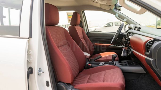 Новый Toyota Hilux VIII Рестайлинг, 2.4 л, 2025 в Дубае от Milele Белый цвет. Other | AUTO.AE