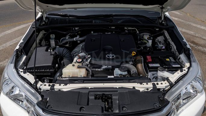 Новый Toyota Hilux VIII Рестайлинг, 2.4 л, 2025 в Дубае от Milele Белый цвет. Other | AUTO.AE