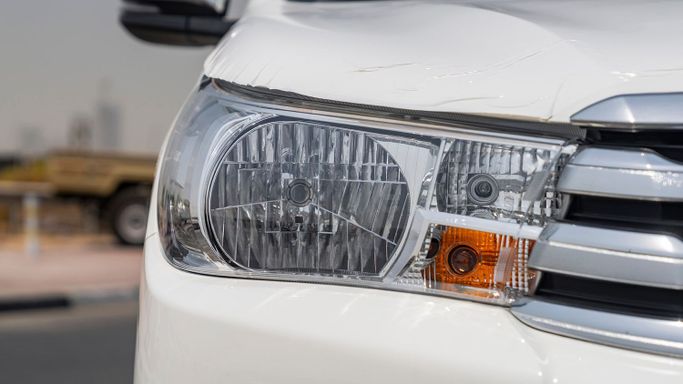 Новый Toyota Hilux VIII Рестайлинг, 2.4 л, 2025 в Дубае от Milele Белый цвет. Other | AUTO.AE