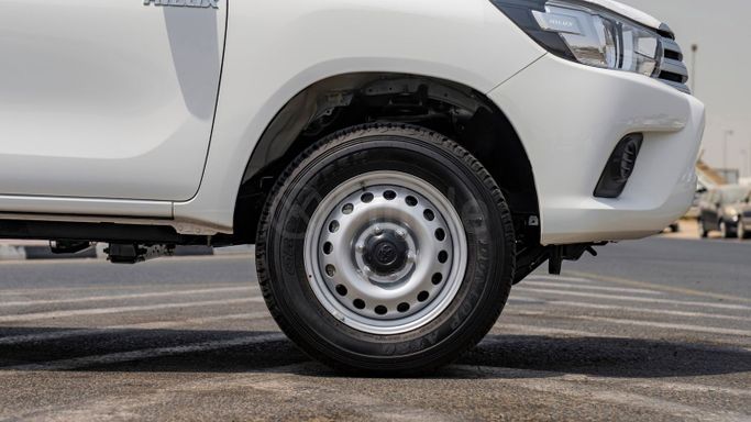 Новый Toyota Hilux VIII Рестайлинг, 2.4 л, 2025 в Дубае от Milele Белый цвет. Other | AUTO.AE