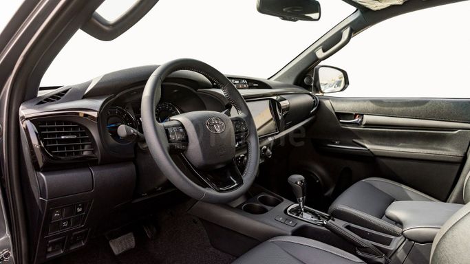 Новый Toyota Hilux VIII Рестайлинг, 2.8 л, 2025 в Дубае от Milele Черный цвет. Other | AUTO.AE