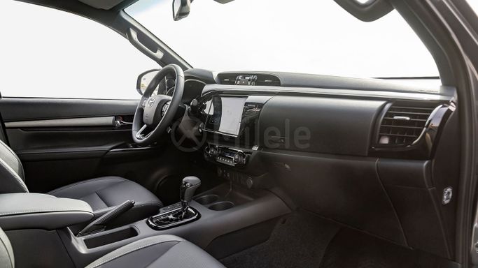 Новый Toyota Hilux VIII Рестайлинг, 2.8 л, 2025 в Дубае от Milele Черный цвет. Other | AUTO.AE