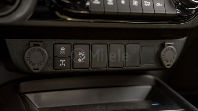 Новый Toyota Hilux VIII Рестайлинг, 2.8 л, 2024 в Дубае от Milele Черный цвет. Other | AUTO.AE