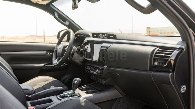 Новый Toyota Hilux VIII Рестайлинг, 2.8 л, 2024 в Дубае от Milele Черный цвет. Other | AUTO.AE