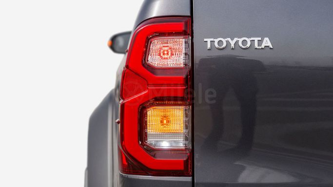 Новый Toyota Hilux VIII Рестайлинг 2, 2.8 л, 2024 в Дубае от Milele Серый цвет. Other | AUTO.AE