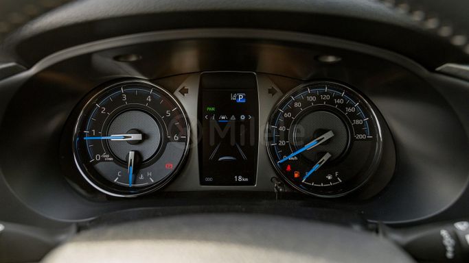 Новый Toyota Hilux VIII Рестайлинг 2, 2.8 л, 2024 в Дубае от Milele Серый цвет. Other | AUTO.AE