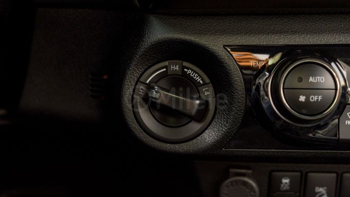 Новый Toyota Hilux VIII Рестайлинг 2, 2.8 л, 2024 в Дубае от Milele Серый цвет. Other | AUTO.AE