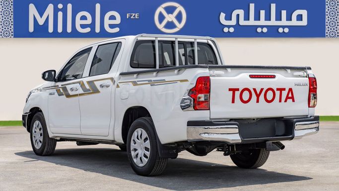 Новый Toyota Hilux VIII Рестайлинг, 2.4 л, 2025 в Дубае от Milele Белый цвет. Other | AUTO.AE