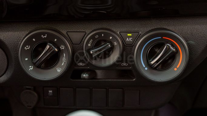 Новый Toyota Hilux VIII Рестайлинг, 2.4 л, 2025 в Дубае от Milele Белый цвет. Other | AUTO.AE