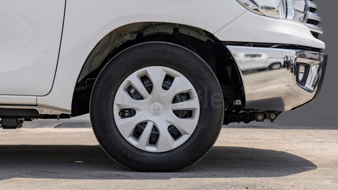 Новый Toyota Hilux VIII Рестайлинг, 2.4 л, 2025 в Дубае от Milele Белый цвет. Other | AUTO.AE