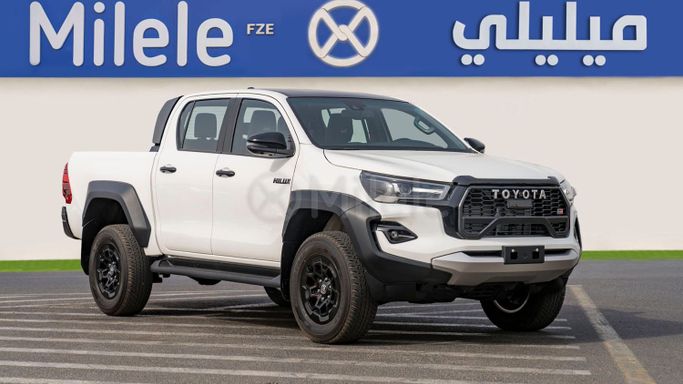 Новый Toyota Hilux VIII Рестайлинг 2, 2.8 л, 2024 в Дубае от Milele Белый цвет. Other | AUTO.AE