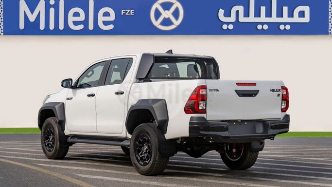 Новый Toyota Hilux VIII Рестайлинг 2, 2.8 л, 2024 в Дубае от Milele Белый цвет. Other | AUTO.AE