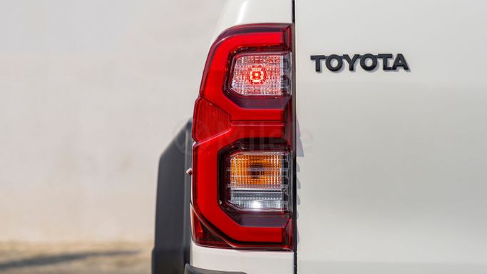 Новый Toyota Hilux VIII Рестайлинг 2, 2.8 л, 2024 в Дубае от Milele Белый цвет. Other | AUTO.AE