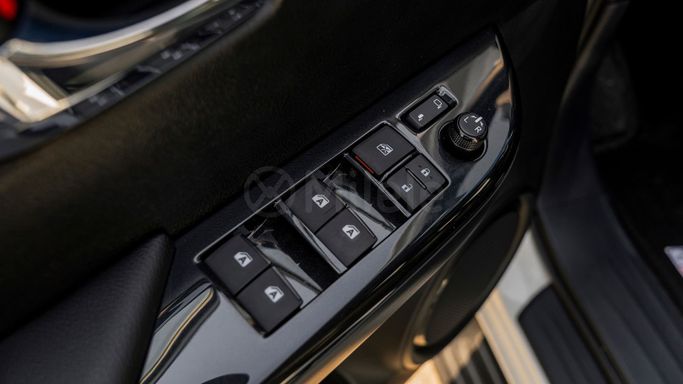 Новый Toyota Hilux VIII Рестайлинг 2, 2.8 л, 2024 в Дубае от Milele Белый цвет. Other | AUTO.AE