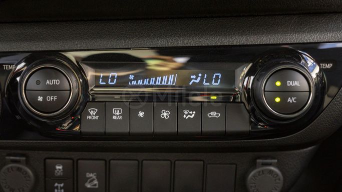 Новый Toyota Hilux VIII Рестайлинг 2, 2.8 л, 2024 в Дубае от Milele Белый цвет. Other | AUTO.AE