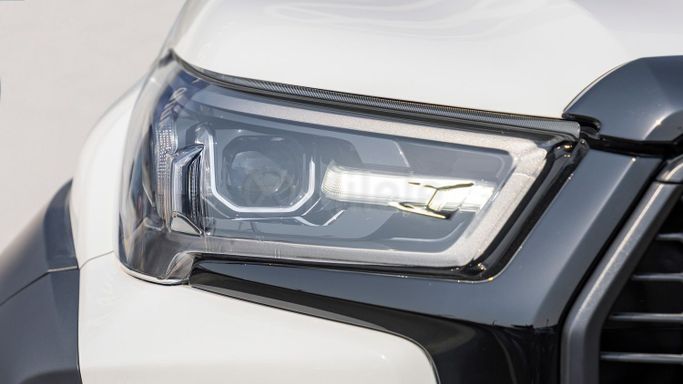 Новый Toyota Hilux VIII Рестайлинг 2, 2.8 л, 2024 в Дубае от Milele Белый цвет. Other | AUTO.AE