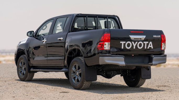 Новый Toyota Hilux VIII Рестайлинг, 2.4 л, 2025 в Дубае от Milele Черный цвет. Other | AUTO.AE