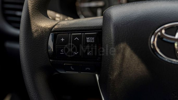 Новый Toyota Hilux VIII Рестайлинг, 2.4 л, 2025 в Дубае от Milele Черный цвет. Other | AUTO.AE