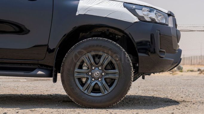 Новый Toyota Hilux VIII Рестайлинг, 2.4 л, 2025 в Дубае от Milele Черный цвет. Other | AUTO.AE