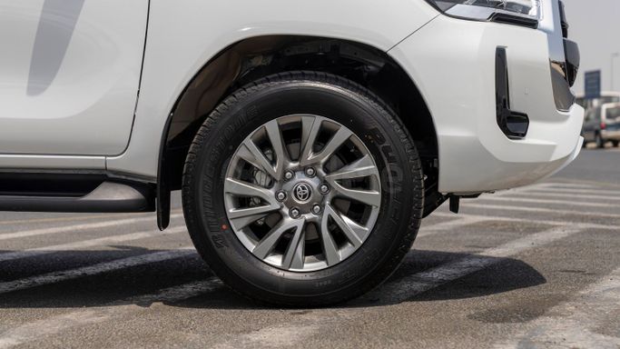 New Toyota Hilux VIII Facelift 2, 2.8 l, 2025 in Dubai by Milele, White color. Other | AUTO.AE