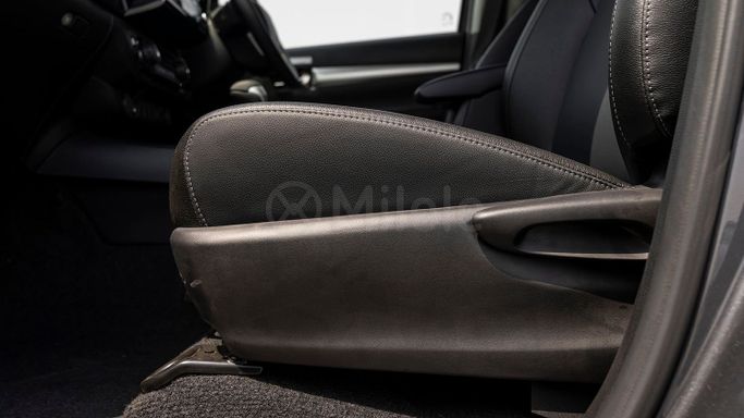 Новый Toyota Hilux VIII Рестайлинг 2, 2.8 л, 2025 в Дубае от Milele Серый цвет. Other | AUTO.AE