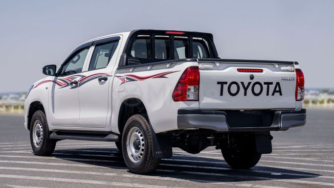 Новый Toyota Hilux VIII Рестайлинг 2, 2.8 л, 2025 в Дубае от Milele Белый цвет. Other | AUTO.AE