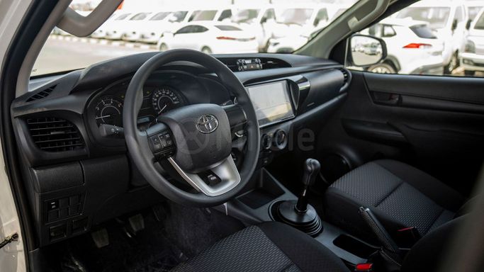 Новый Toyota Hilux VIII Рестайлинг 2, 2.8 л, 2025 в Дубае от Milele Белый цвет. Other | AUTO.AE