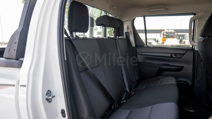 Новый Toyota Hilux VIII Рестайлинг 2, 2.8 л, 2025 в Дубае от Milele Белый цвет. Other | AUTO.AE