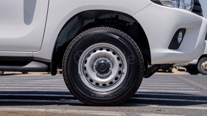 Новый Toyota Hilux VIII Рестайлинг 2, 2.8 л, 2025 в Дубае от Milele Белый цвет. Other | AUTO.AE