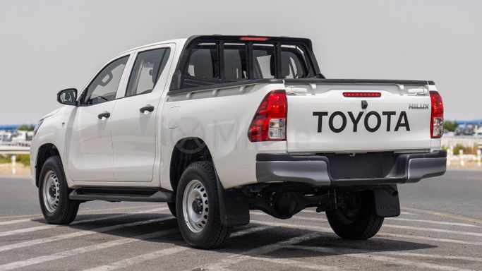 Новый Toyota Hilux VIII Рестайлинг 2, 2.4 л, 2025 в Дубае от Milele Белый цвет. Other | AUTO.AE