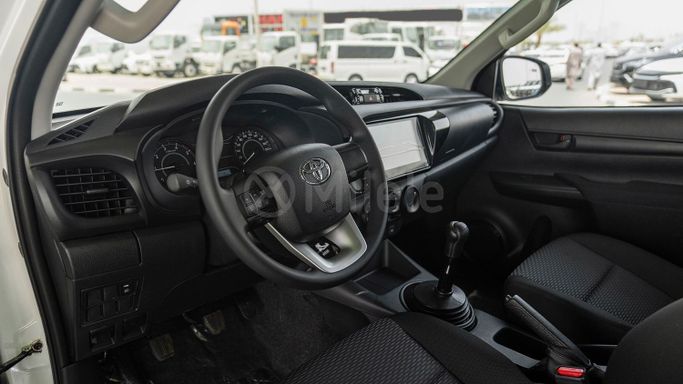 Новый Toyota Hilux VIII Рестайлинг 2, 2.4 л, 2025 в Дубае от Milele Белый цвет. Other | AUTO.AE