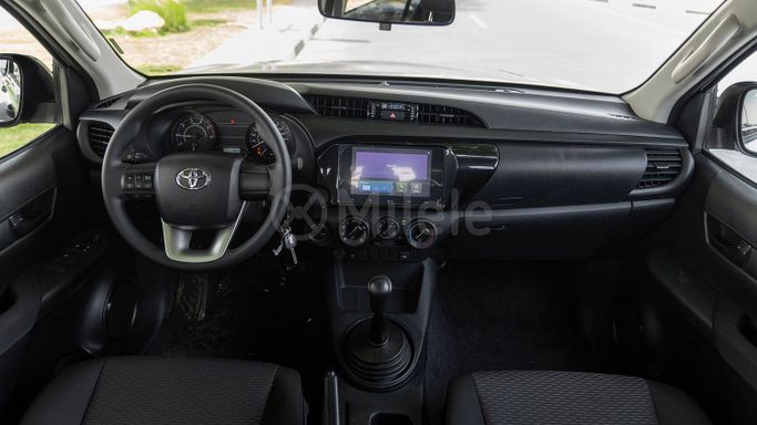 Новый Toyota Hilux VIII Рестайлинг 2, 2.4 л, 2025 в Дубае от Milele Белый цвет. Other | AUTO.AE