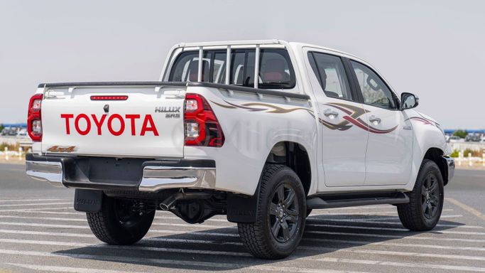 Новый Toyota Hilux VIII Рестайлинг 2, 2.7 л, 2025 в Дубае от Milele Белый цвет. Other | AUTO.AE