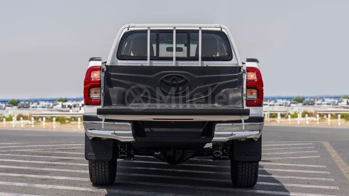Новый Toyota Hilux VIII Рестайлинг 2, 2.7 л, 2025 в Дубае от Milele Белый цвет. Other | AUTO.AE