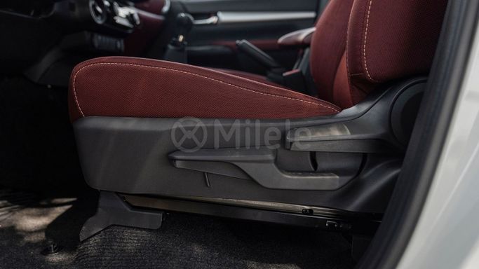 Новый Toyota Hilux VIII Рестайлинг 2, 2.7 л, 2025 в Дубае от Milele Белый цвет. Other | AUTO.AE