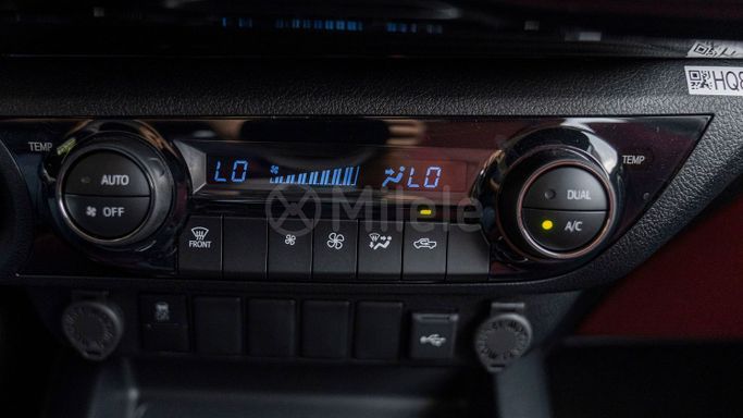 Новый Toyota Hilux VIII Рестайлинг 2, 2.7 л, 2025 в Дубае от Milele Белый цвет. Other | AUTO.AE