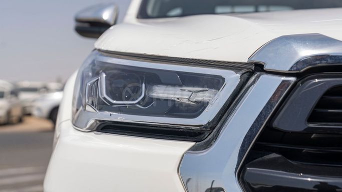 Новый Toyota Hilux VIII Рестайлинг 2, 2.7 л, 2025 в Дубае от Milele Белый цвет. Other | AUTO.AE