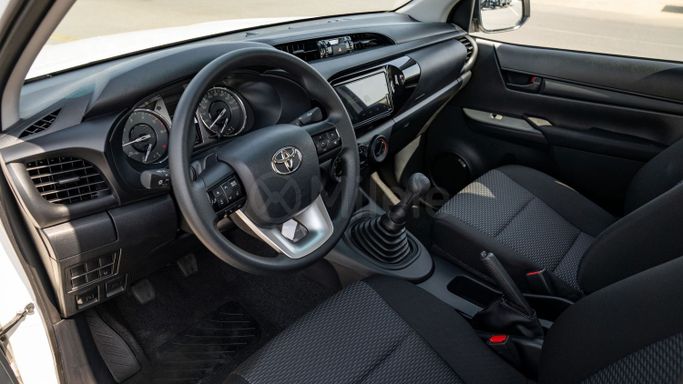 Новый Toyota Hilux VIII Рестайлинг, 2.4 л, 2025 в Дубае от Milele Белый цвет. Other | AUTO.AE