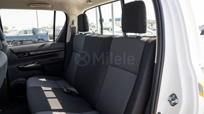 Новый Toyota Hilux VIII Рестайлинг, 2.4 л, 2025 в Дубае от Milele Белый цвет. Other | AUTO.AE