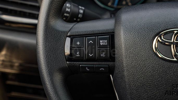 Новый Toyota Hilux VIII Рестайлинг, 4.0 л, 2025 в Дубае от Milele Белый цвет. Other | AUTO.AE