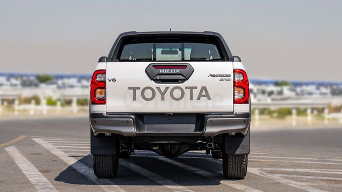 Новый Toyota Hilux VIII Рестайлинг, 4.0 л, 2025 в Дубае от Milele Белый цвет. Other | AUTO.AE