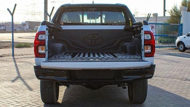 New Toyota Hilux VIII Facelift, 4.0 l, 2025 in Dubai by Falcons GT Motors FZCO, White color. GCC Specs | AUTO.AE