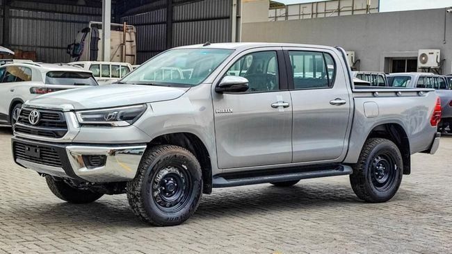Новый Toyota Hilux VIII Рестайлинг, 2.4 л, 2023 в Дубае от Falcons GT Motors FZCO Серебристый цвет. Other | AUTO.AE