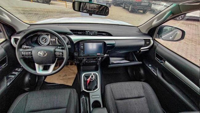 Новый Toyota Hilux VIII Рестайлинг, 2.4 л, 2023 в Дубае от Falcons GT Motors FZCO Серебристый цвет. Other | AUTO.AE