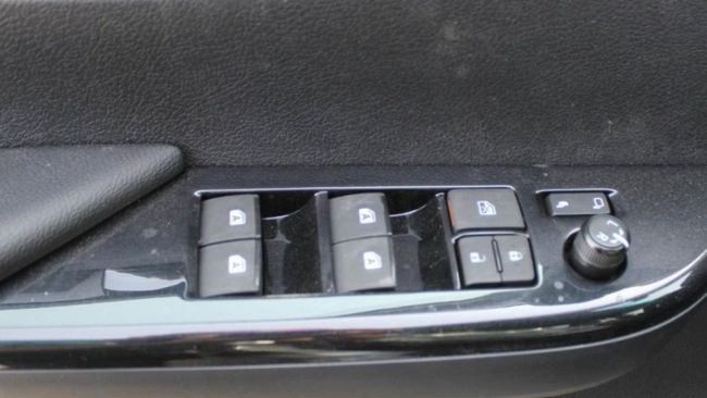 Новый Toyota Hilux VIII Рестайлинг, 2.4 л, 2023 в Дубае от Falcons GT Motors FZCO Серебристый цвет. GCC | AUTO.AE