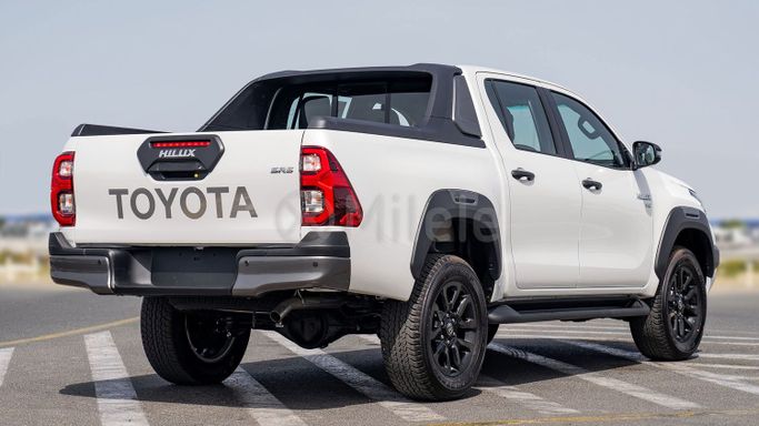 Новый Toyota Hilux VIII Рестайлинг, 2.7 л, 2025 в Дубае от Milele Белый цвет. Other | AUTO.AE