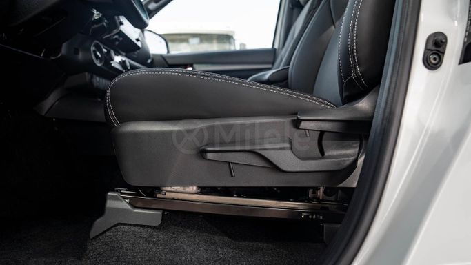 Новый Toyota Hilux VIII Рестайлинг, 2.7 л, 2025 в Дубае от Milele Белый цвет. Other | AUTO.AE